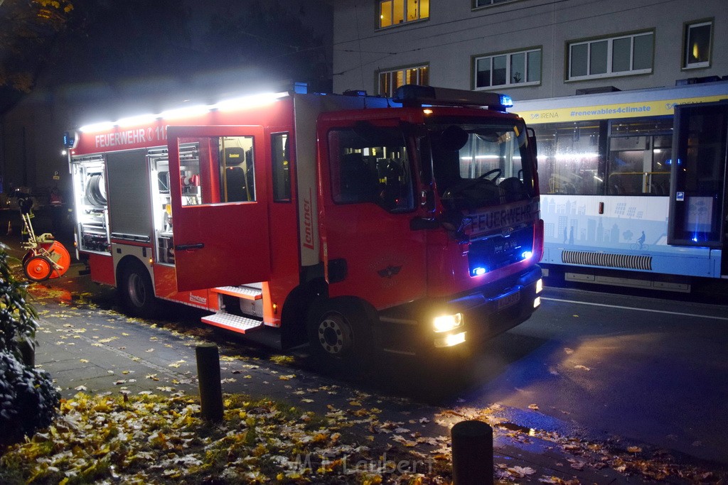 KVB Bahn Bremsen heissgelaufen Koeln Lindenthal Luxemburgerstr Neuenhoeferallee P14.JPG - Miklos Laubert